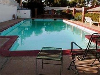 Econo Lodge Pratt Extérieur photo